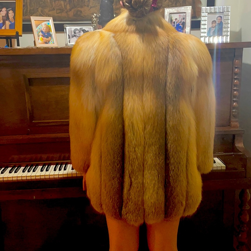 I.magnin fox fur coat. Model is 5’7